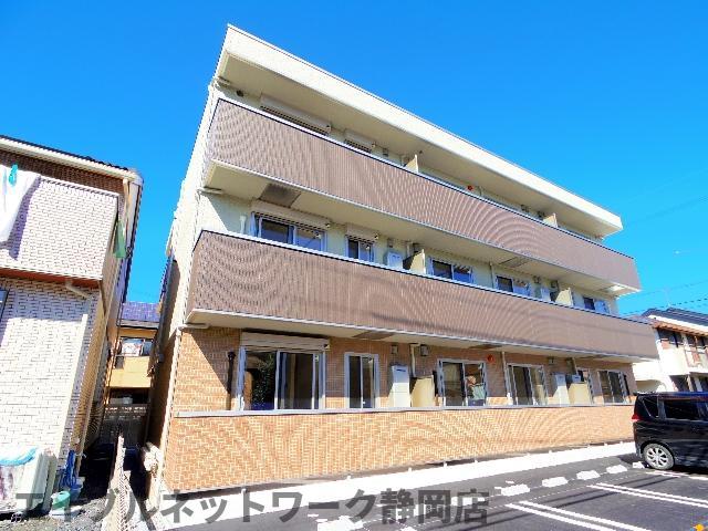 静岡市葵区上沓谷町のアパートの建物外観
