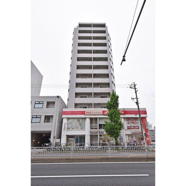 名古屋市北区城見通のマンションの建物外観