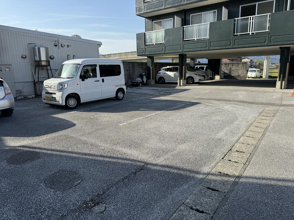 【オオソネハイツ1の駐車場】