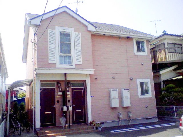 平塚市田村のアパートの建物外観