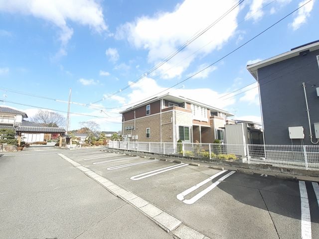 【相馬市中野のアパートの駐車場】