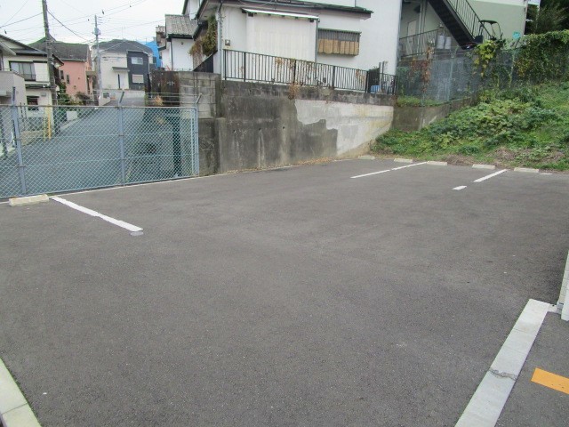 【町田市南大谷のアパートの駐車場】