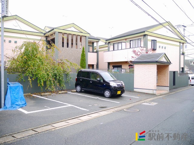 【福岡市東区和白東のアパートの駐車場】