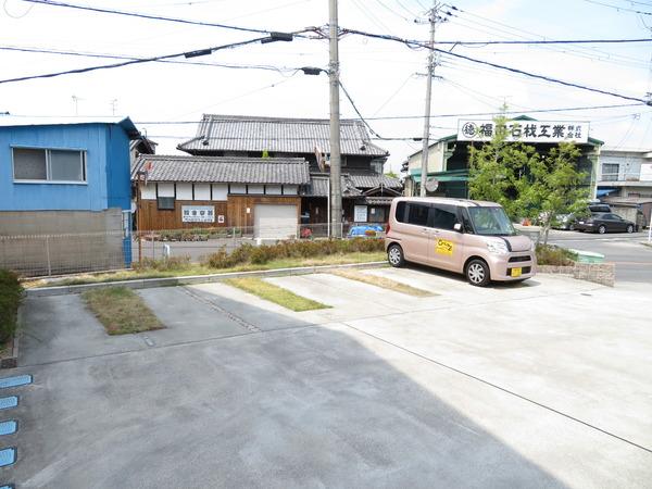 【コンフォート大伴の駐車場】