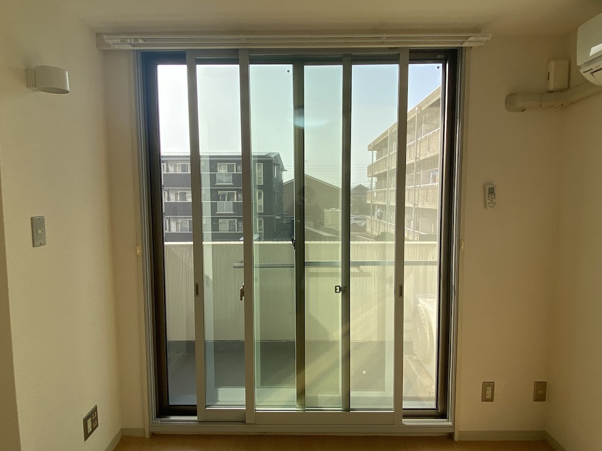 収納　断熱窓はお部屋の断熱性能を高め結露もなく清潔で省エネ効果抜群