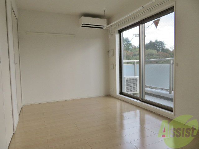 居室・リビング　陽当たりの良さそうな、７帖の広さの洋室となります。