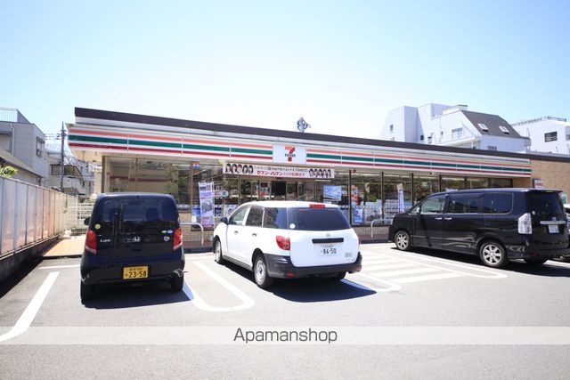 コンビニ　セブンイレブン（コンビニ）まで853m
