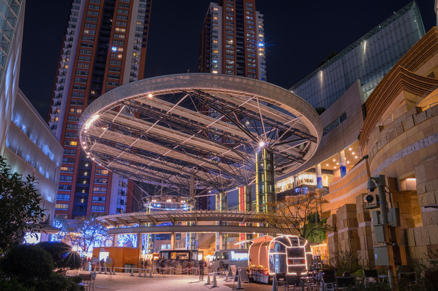 ショッピングセンター　六本木ヒルズ（ショッピングセンター）まで325m