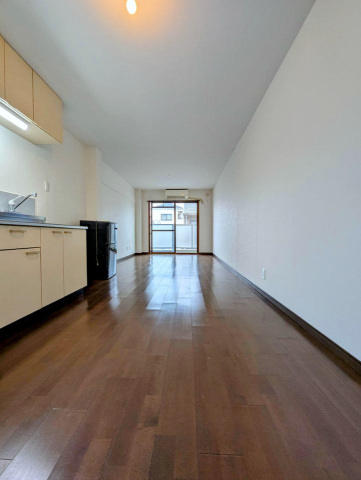 居室・リビング　南向き東南角部屋で広々洋室13帖