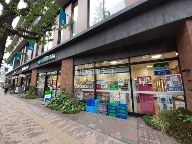 コンビニ　ファミリーマート目白ニ丁目店（コンビニ）まで1056m