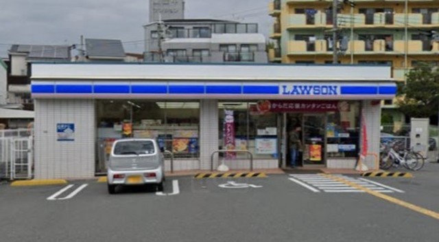 コンビニ　ローソン　東豊中町五丁目店（コンビニ）まで211m