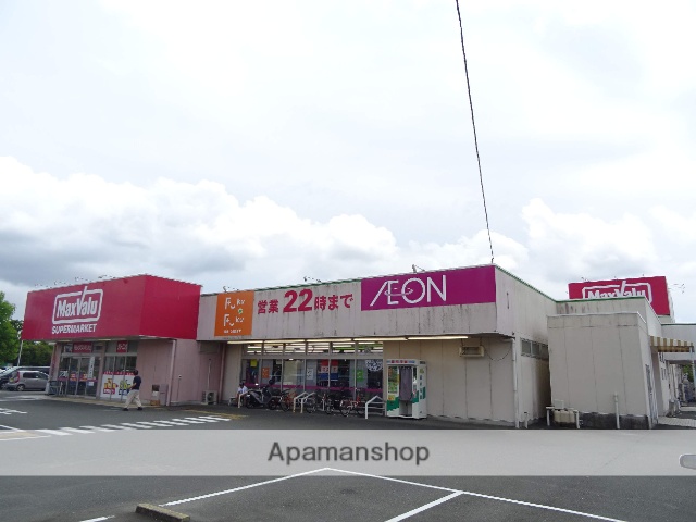 コンビニ　ファミリーマート（コンビニ）まで124m