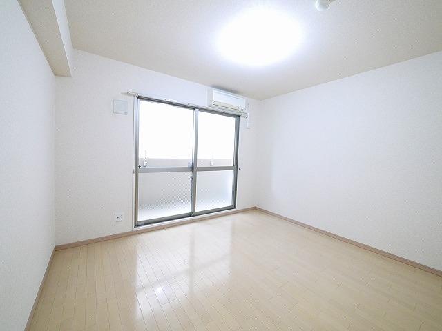 その他部屋・スペース　広々空間の洋室ですね。