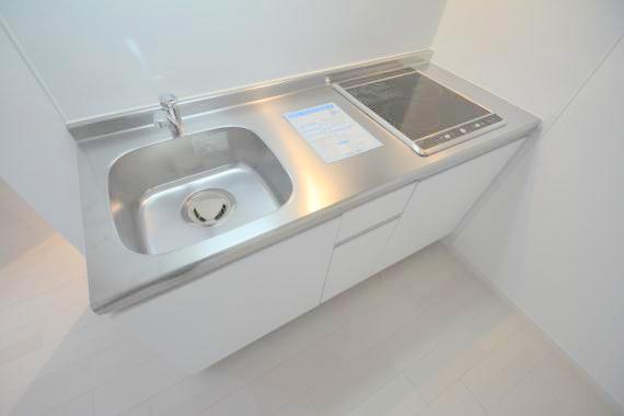 キッチン　オシャレなシステムキッチン。お料理好きには嬉しいですね。