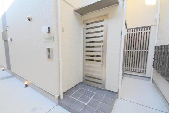 ロビー　オシャレなロビーは安心のオートロック付きです。