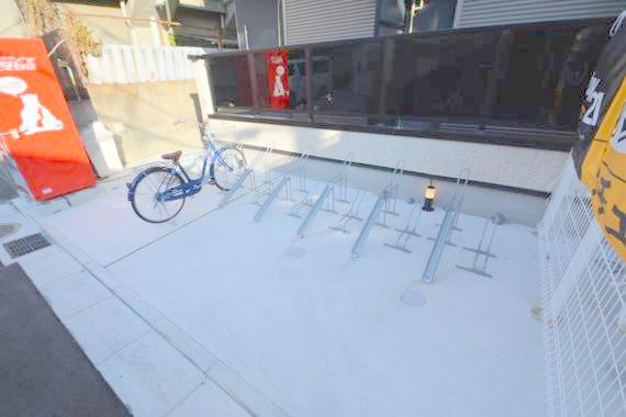 駐車場　敷地内には入居者専用の駐輪スペースもあります。