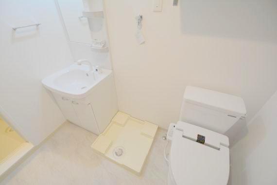 その他設備　嬉しい室内洗濯機置場。これで洗濯機も長持ちしますね。