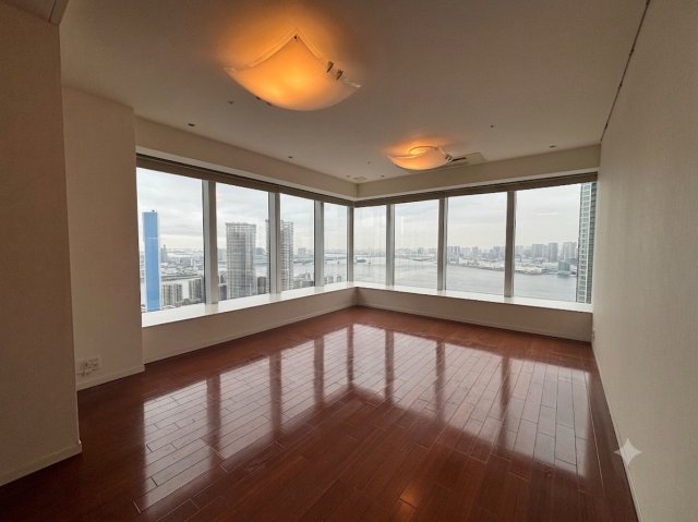 居室・リビング　★角部屋住戸ならではのコーナーダイレクトウィンドウ★