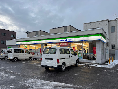 コンビニ　ファミリーマート札幌菊水6条店（コンビニ）まで279m