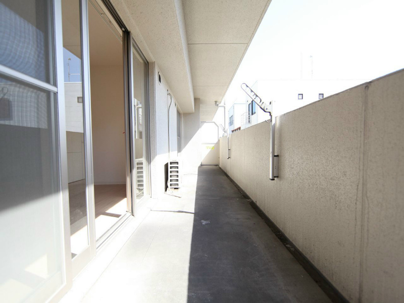 バルコニー　バルコニー　南向き　洗濯物が干せます