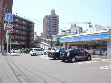 コンビニ　ローソン平尾四丁目店（コンビニ）まで226m