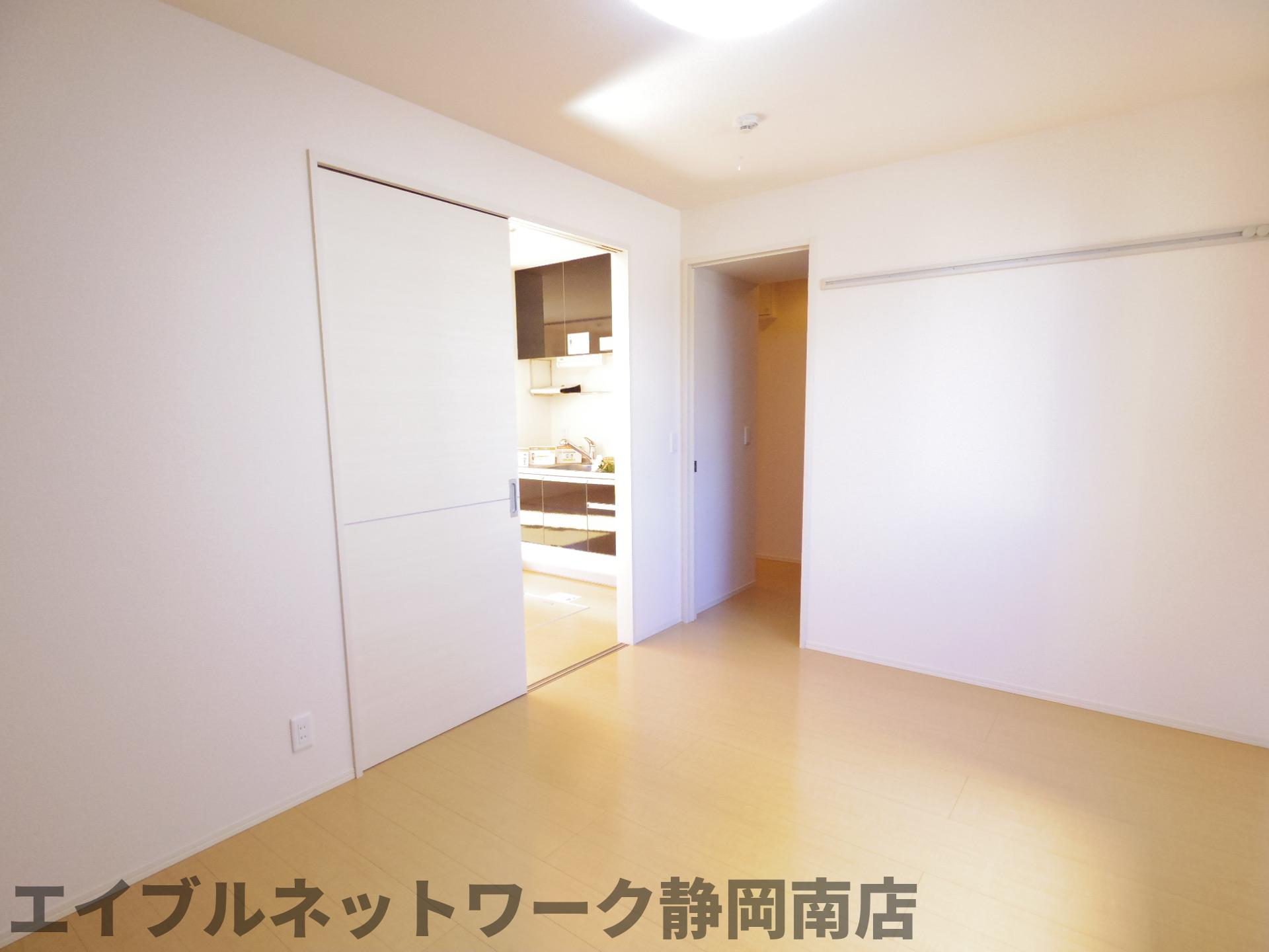 その他　きれいな洋室です