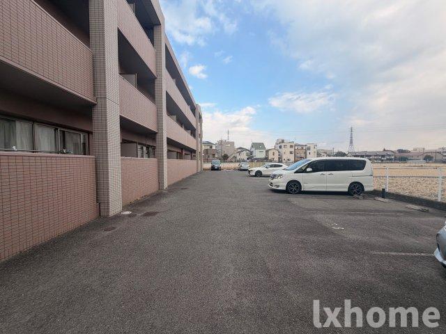 駐車場　車をお持ちの方に嬉しい駐車場付きの物件です