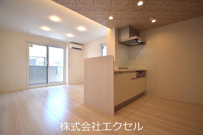 ＪＲ中央線 西八王子駅 徒歩17分 3階建 築4年の居間写真