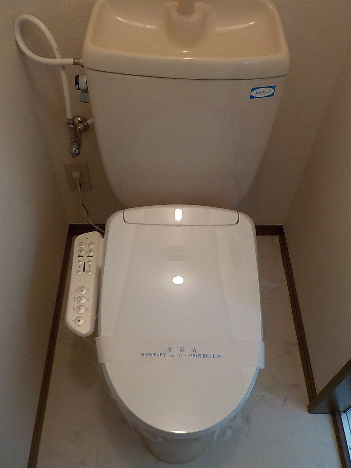 トイレ　温水洗浄便座付き