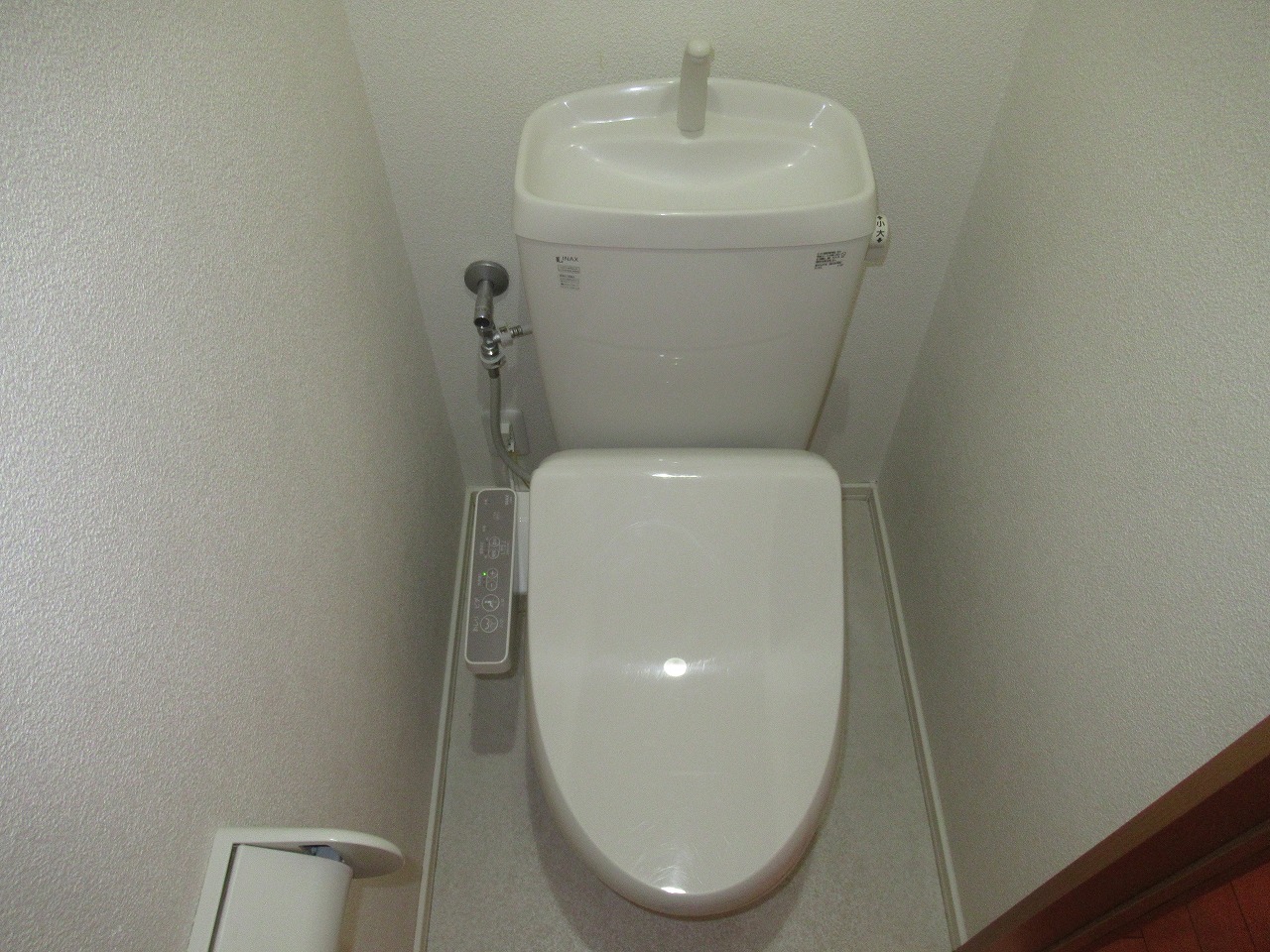 トイレ　お風呂・トイレ別のウォシュレット付のトイレです。