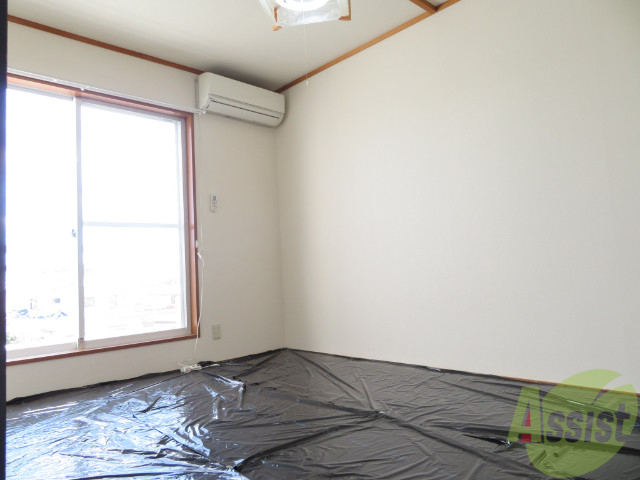 居室・リビング　リビングはこちらの和室になります光が差し込み明るいですね