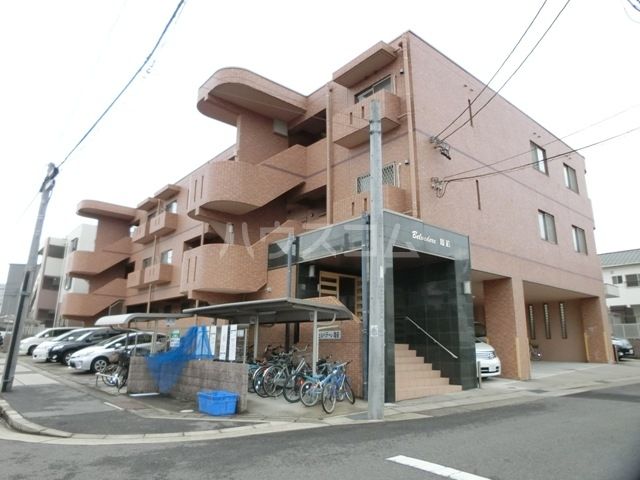 名古屋市名東区陸前町のマンションの建物外観