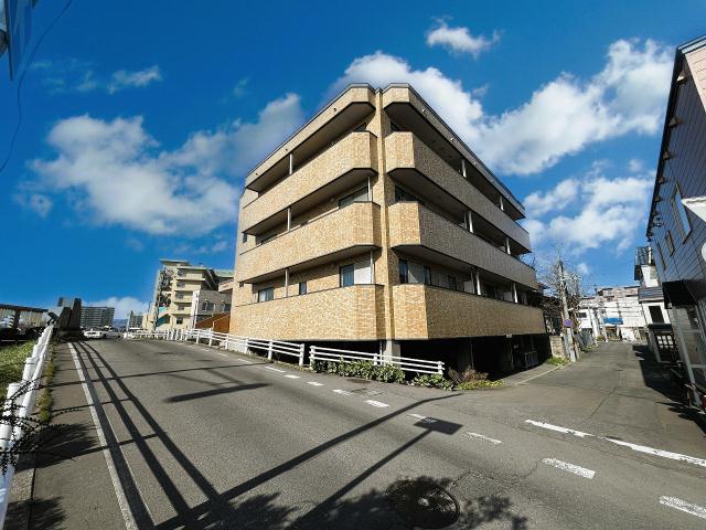 【函館市中島町のマンションの建物外観】