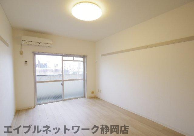 居室・リビング　ゆったりとした居間です