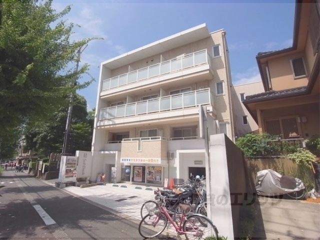 京都市北区衣笠天神森町のマンションの建物外観