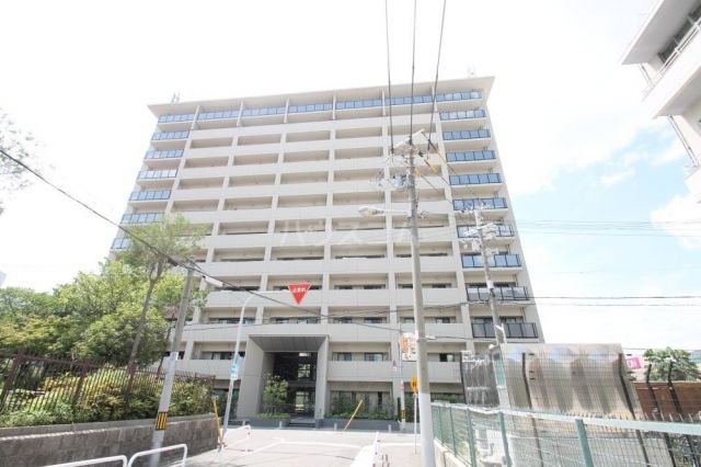 大阪市旭区太子橋のマンションの建物外観