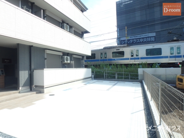 眺望　※電車音あり（ご覧の通り　線路が近いです）