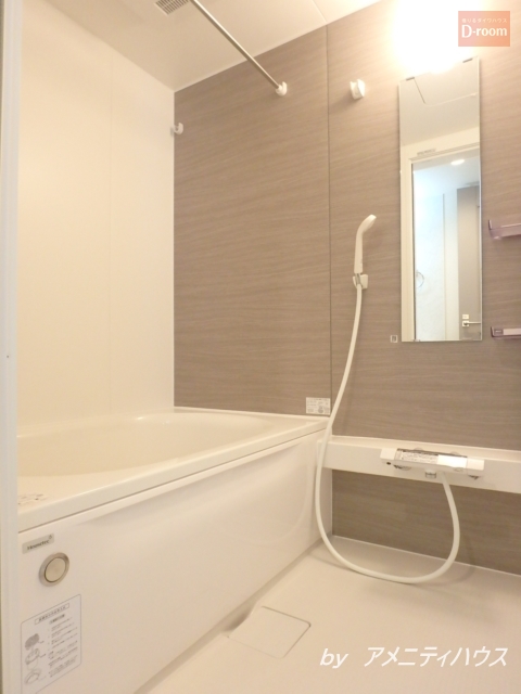 バス・シャワールーム　●追い炊き完備のバスルーム。