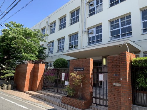 【大阪市住吉区遠里小野のマンションの小学校】