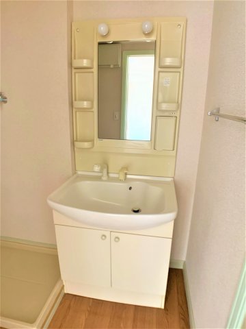 洗面設備　別部屋同間取りのお写真となります。参考にご覧くださいませ。