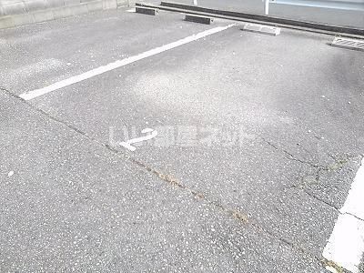 【アビタシオンソネの駐車場】