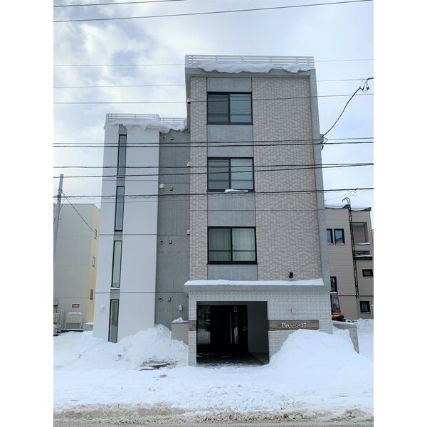 札幌市東区北三十四条東のマンションの建物外観