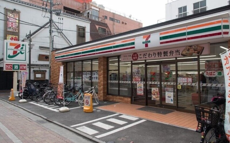 【葛飾区新小岩のアパートのコンビニ】