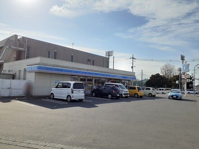 コンビニ　ローソン北中根店（コンビニ）まで710m