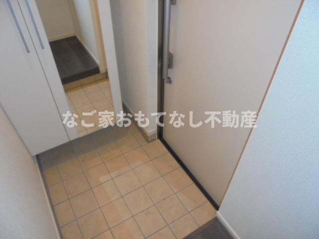 玄関　同型タイプ 花音又穂　お問合せはなご家おもてなし不動産へ。