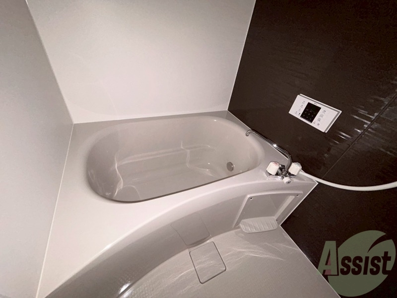 バス・シャワールーム　浴槽があり、ゆっくり湯船に浸かることが出来ます。