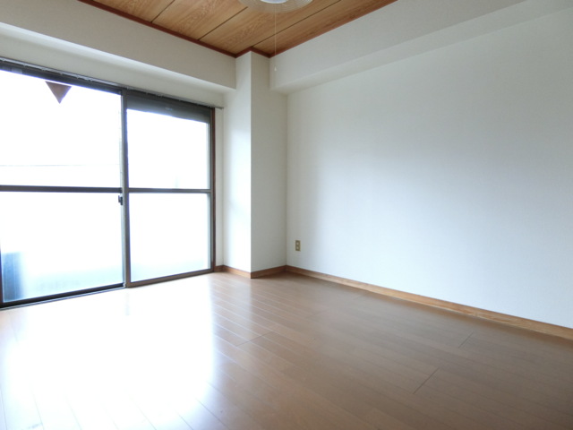 居室・リビング　日当りの良い居室