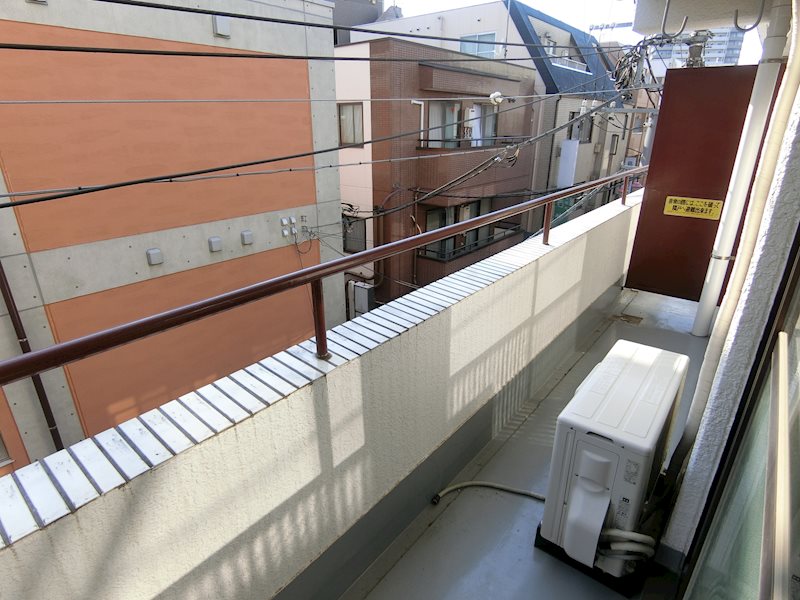 バルコニー　南西向きの明るいバルコニー