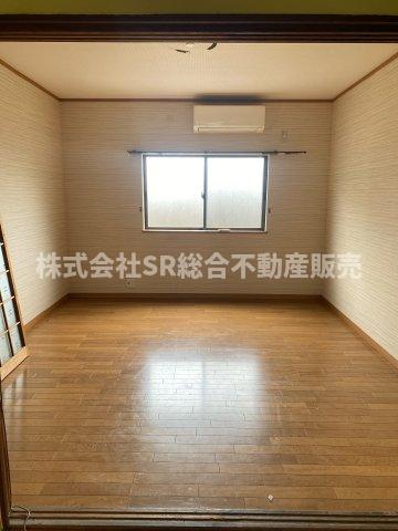 上六万寺町貸家の居間写真