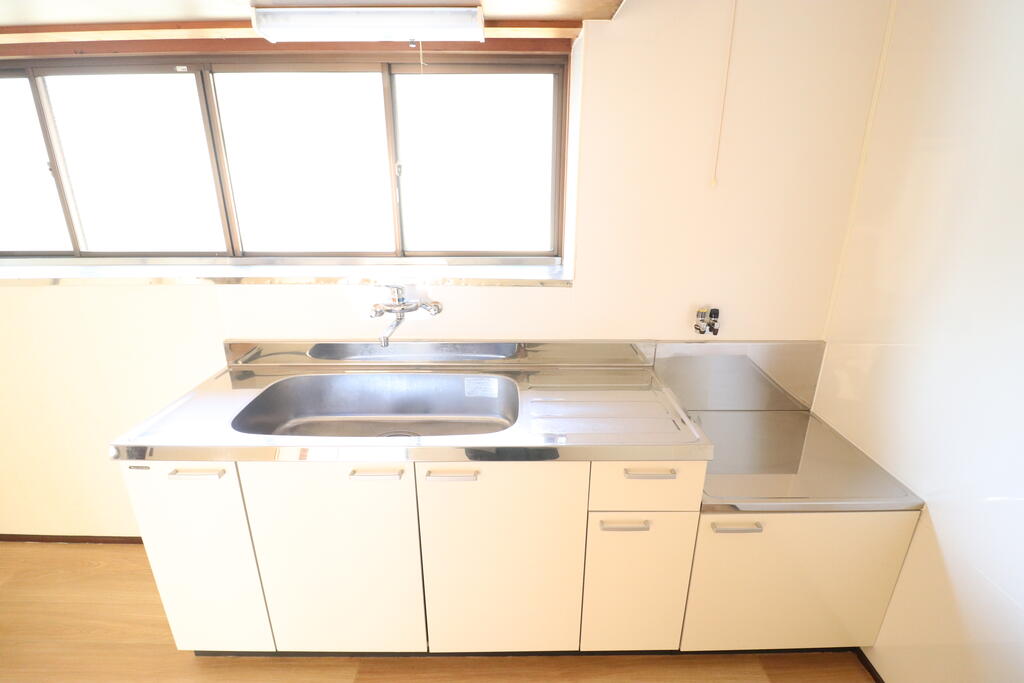 キッチン　必要十分で機能的なキッチン